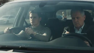 Candidat au volant lors de l'épreuve pratique du permis de conduire avec examinateur